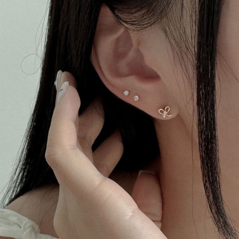 Youngglow 14k серьги-гвоздики с кубическим цирконием в виде ленты