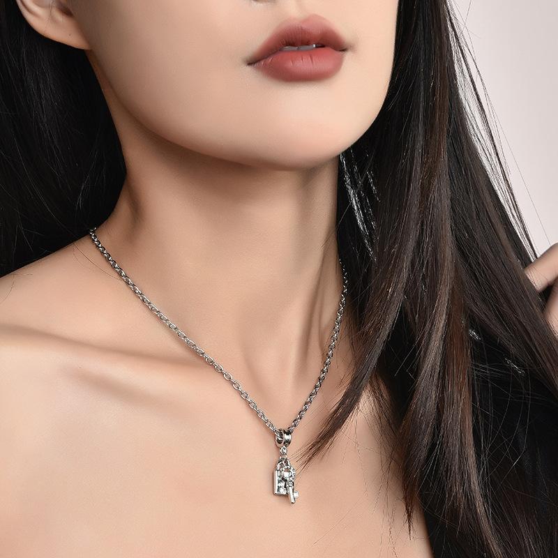 Dongdaemun Key Necklace Female Niche Simple Personality Versatile Ot Buckle Circle Collarbone Chain Female
