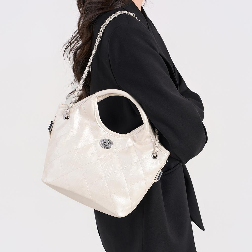 Design A Small Floral Embroidered Diamond-patterned Woven Basket-shaped Handbag or Crossbody Bag