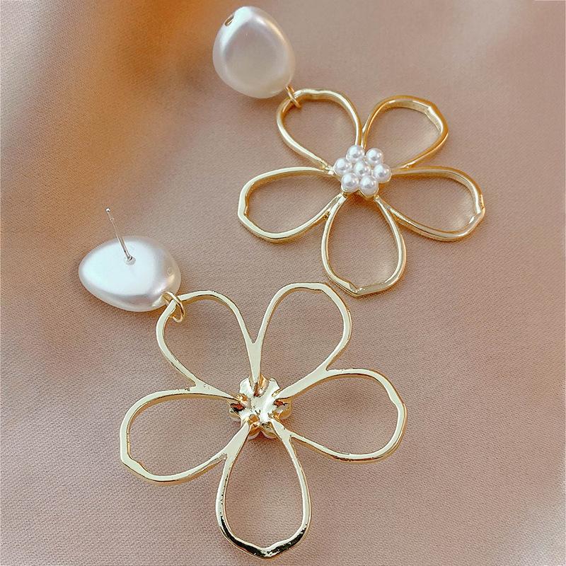 925 Silver Needle Simple Pearl Flower Earrings For Women Fashion High -End Metal Sense Temperament Earrings Trend
