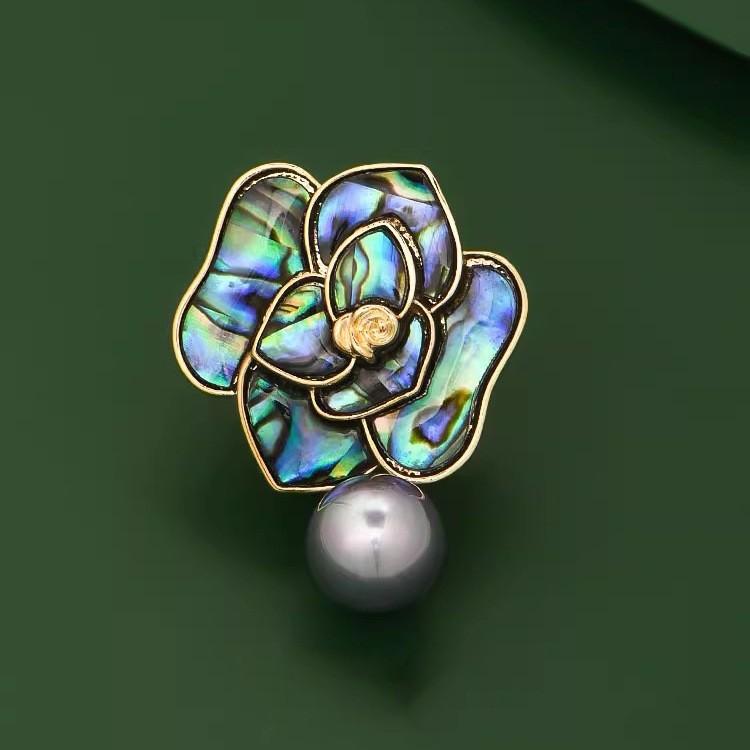 Xiaoxiang-style Mother-of-pearl Camellia Brooch, High-end Women's Light Luxury Pearl Brooch, Niche Retro Brooch