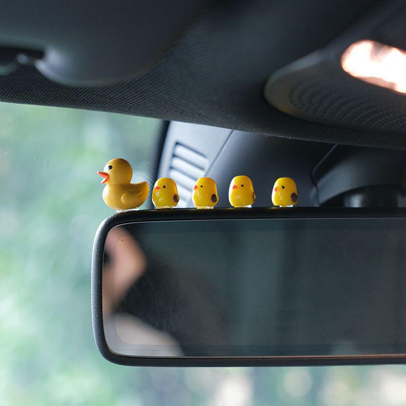 5Pcs Resin Cute Mini Chicken Car Interior Decoration Auto Rearview Mirror Dashboard Ornaments Gift Car Accessories