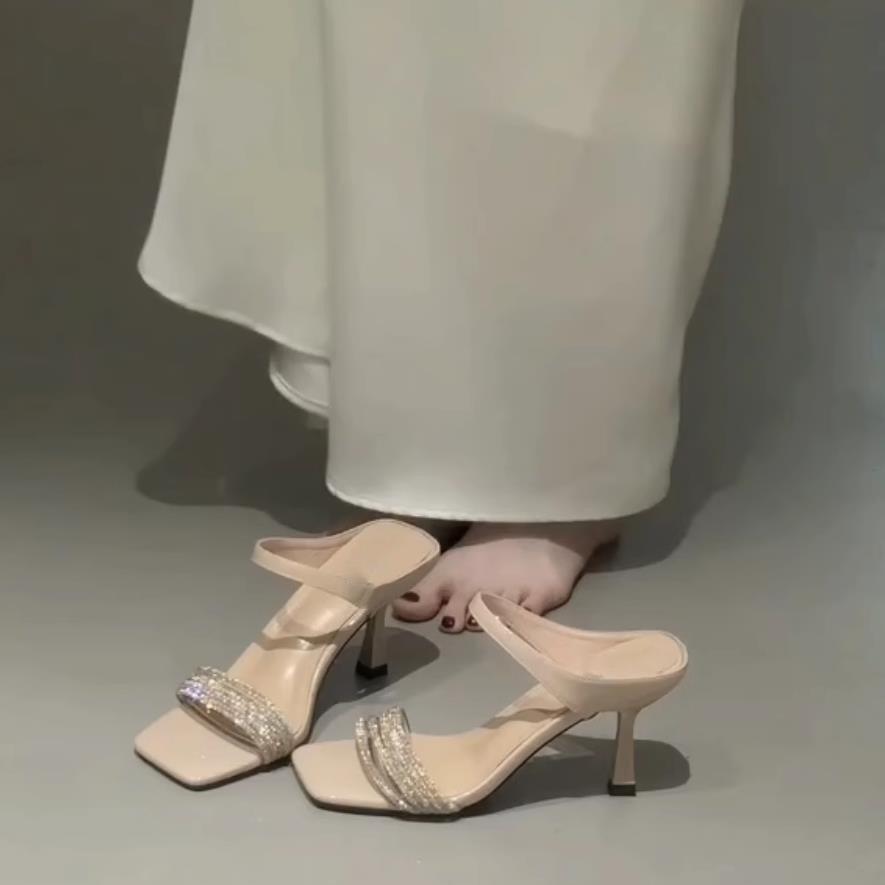 Французские крутые шлепанцы с квадратным носком и стразами, женская уличная обувь, лето 2025, новые универсальные босоножки на шпильке с ремешком