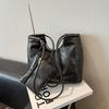 Large capacity tote bag 2026 autumn and winter new versatile commuter shoulder underarm bag premium texture handbag