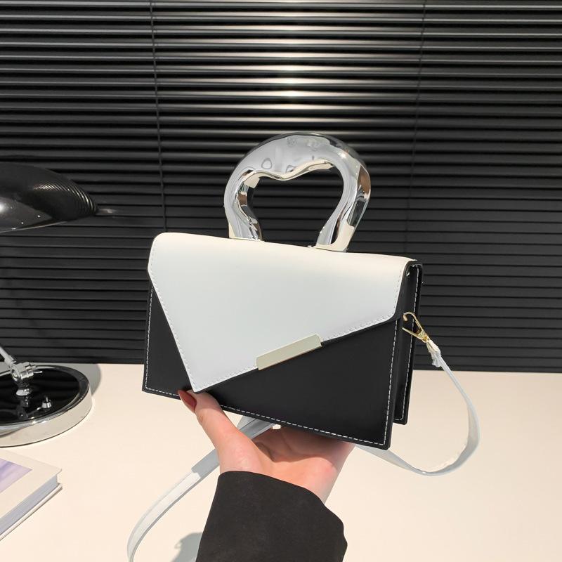 Модный нишевый дизайн, контрастный цвет, повседневная сумка, 2025 новинка, красивая личность, летняя женская плечевая маленькая квадратная сумка