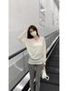 Korean V-Neck White Long Sleeve T-Shirt for Women – Autumn/Winter Relaxed Fit Base Layer with Cinched Waist