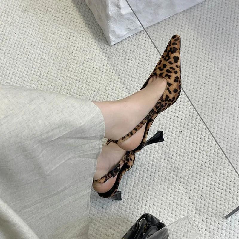 Роскошные женские туфли-лодочки с леопардовым принтом, заостренные, с пряжкой, на ремешке, с открытой пяткой, босоножки на высоком каблуке, женские темпераментные бархатные туфли