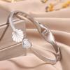 New Ocean Style Heart-Shaped Scallop Titanium Steel Bracelet for Women, Fashionable and High-End, with Spring Clasp, Non-Fading Couple's Bracelet
