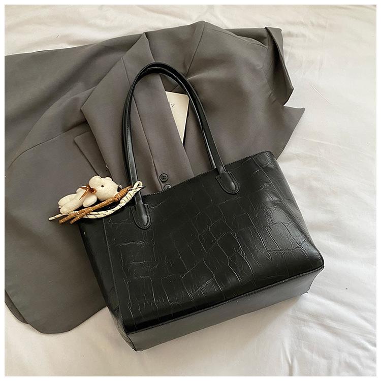 Summer commuting large-capacity bag women's 2025 new fashion shoulder bag going out to work portable tote bag