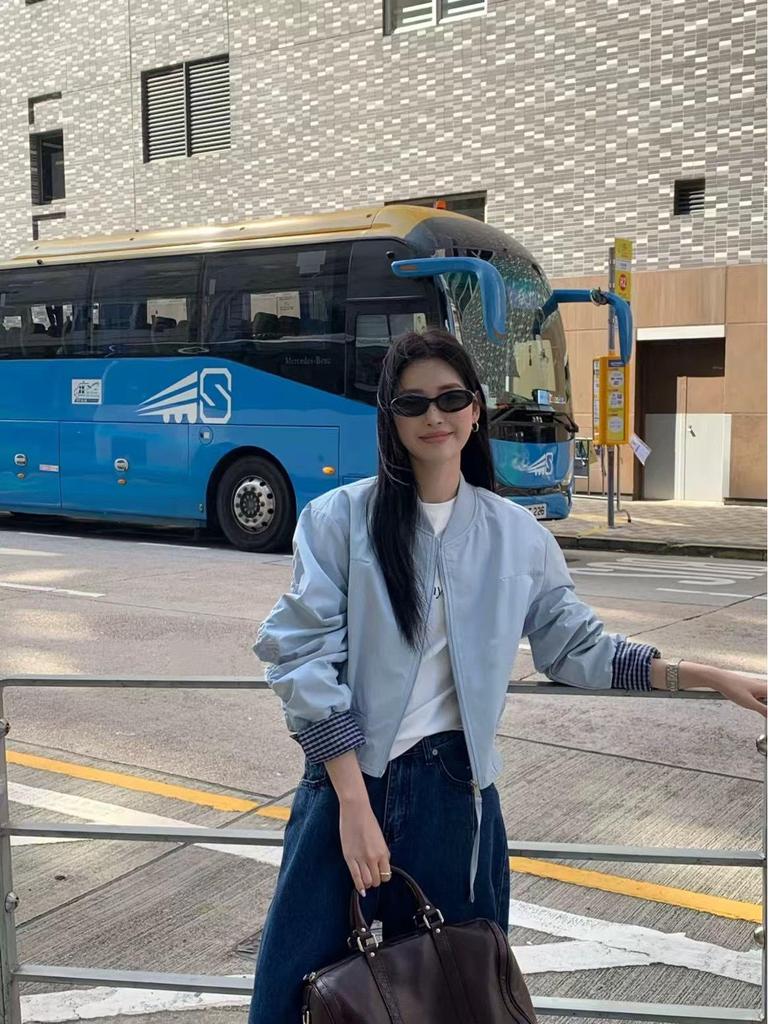 Женская бейсбольная куртка в корейском стиле, розовая, с вставками - модная весенняя коллекция 2025