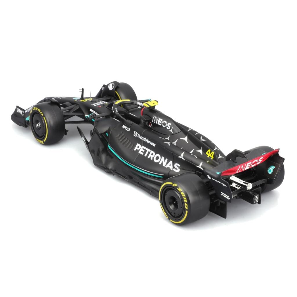 Bburago Модель 2023 года Масштаб F1 Petronas W14 E Performance с фигуркой Льюиса Хэмилтона Гоночный спортивный автомобиль Миниатюрная литая модель автомобиля 1/24 Mercedes-AMG #44 /