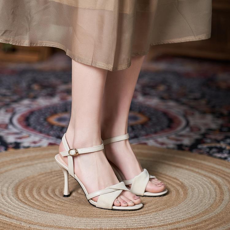 Летние сандалии большого размера, удобная и модная пикантная женская обувь на высоком каблуке-шпильке с открытым носком и пряжкой