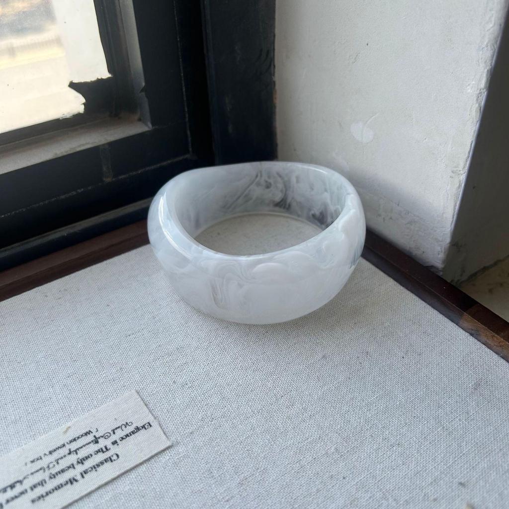 Exaggerated Irregular Geometric Resin Bracelet for Women - Fashionable Wide Bangle