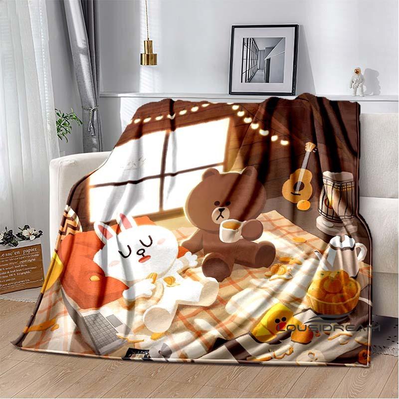 The BROWN & FRIENDS blanket is crafted from flannel material, offering a fluffy, soft, warm, and comfortable feel. Suitable