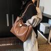 Сумка женская большой вместимости 2025 новая осень и зима высококлассная модная сумка на плечо студенческая сумка-тоут для поездок на работу