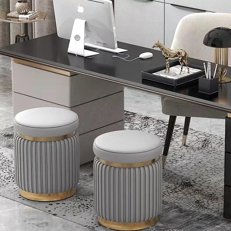 Небольшие табуреты, кожаные табуреты, легкие роскошные круглые табуреты, табуреты для макияжа, журнальные столики для гостиной, скамейки, диваны премиум-класса, мягкие подушки