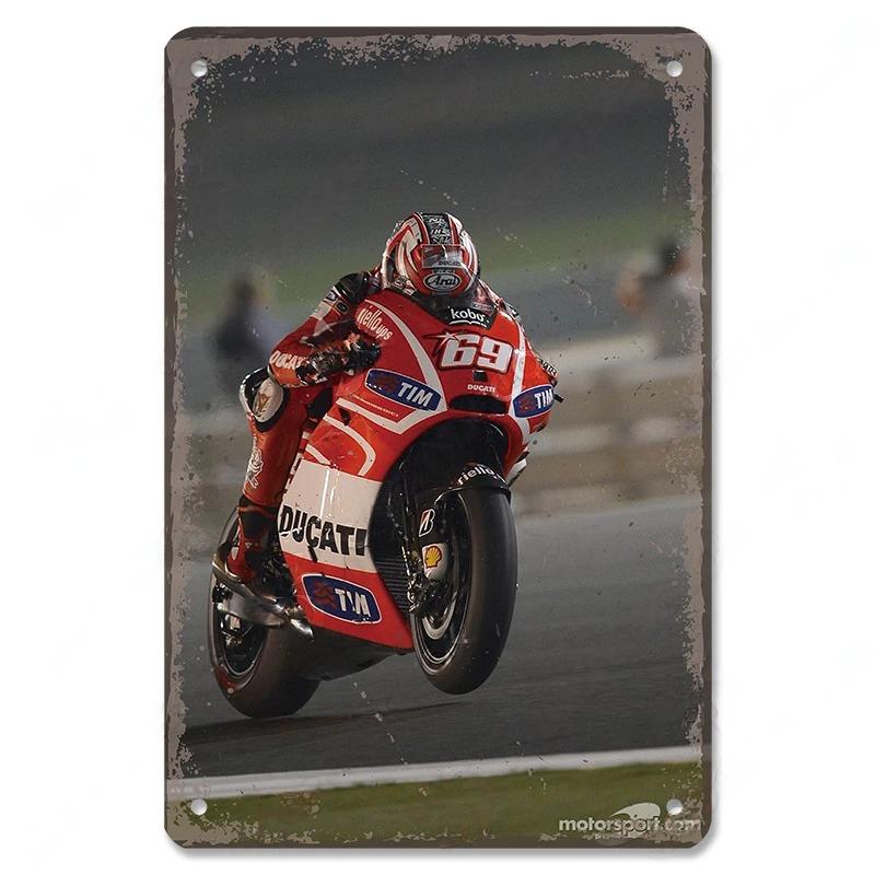 Хисун Металлическая табличка Винтажная Мотогонщик MotoGP Металлическая жестяная табличка Ретро Мотоциклетные гонки Железная живопись Настенное искусство Классический Мотоциклист Декоративная табличка f