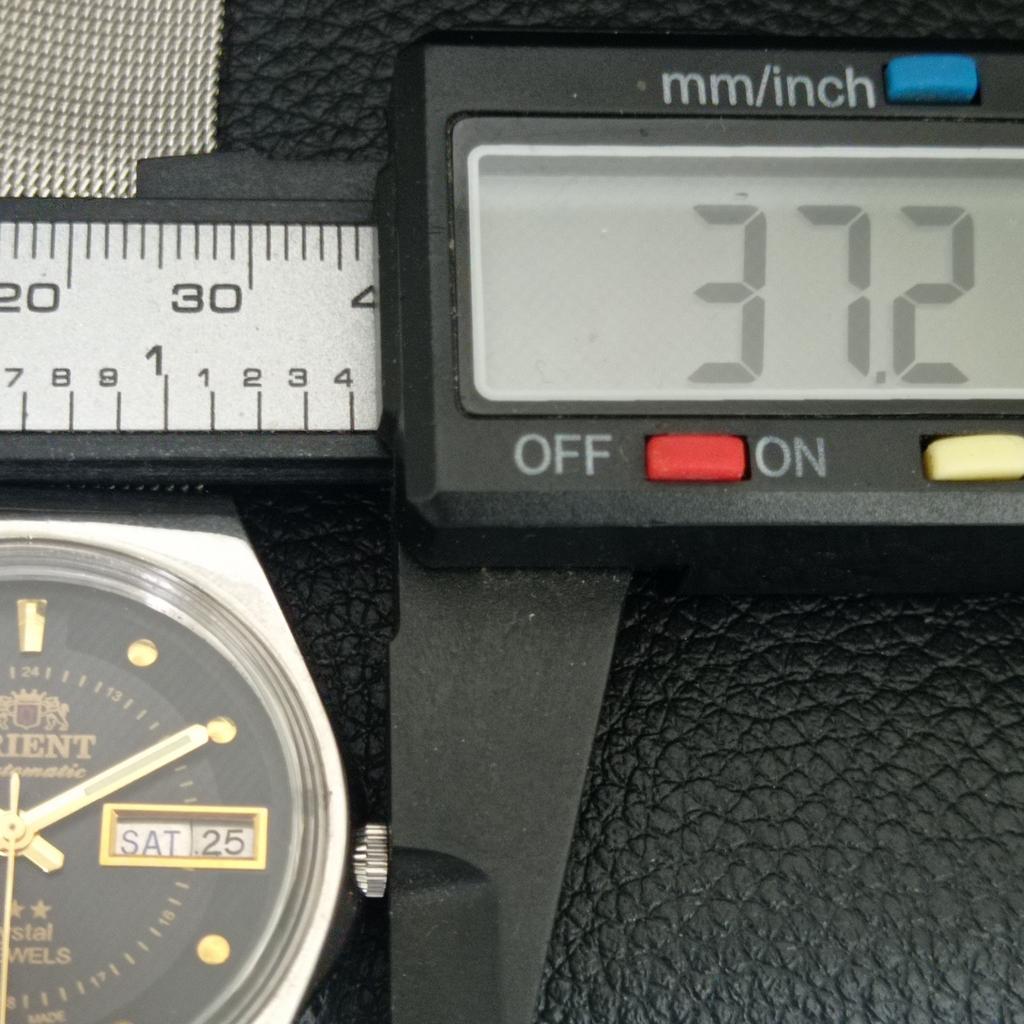 Orient КРИСТАЛЛ АВТОМАТИЧЕСКИЕ ВИНТАЖНЫЕ ЯПОНСКИЕ МУЖСКИЕ ЧАСЫ ЧЕРНЫЙ ЦВЕТ ЦИФЕРБЛАТ a707778-1