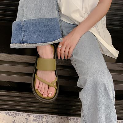 Женские сандалии носят зеленые шлепанцы летом, толстая подошва, тонкие ремешки, закрытый носок и прохладные шлепанцы с перемычкой для пальца.