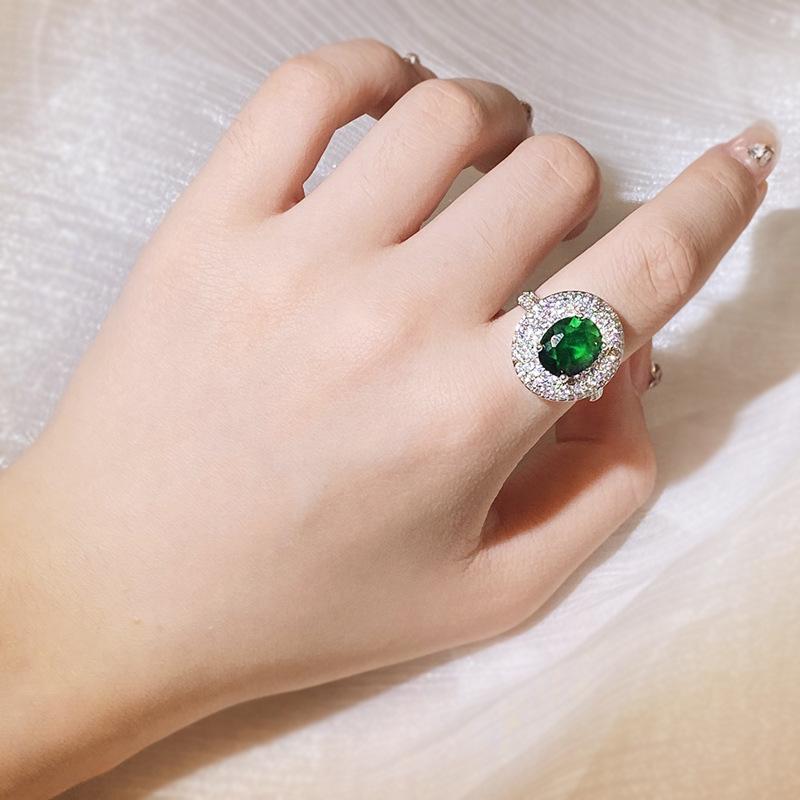 New High End Group Inlaid Zircon Temperament Emerald Emerald Simulated Green Tourmaline Color Treasure Open Ring for Women  Movable Finger Ring