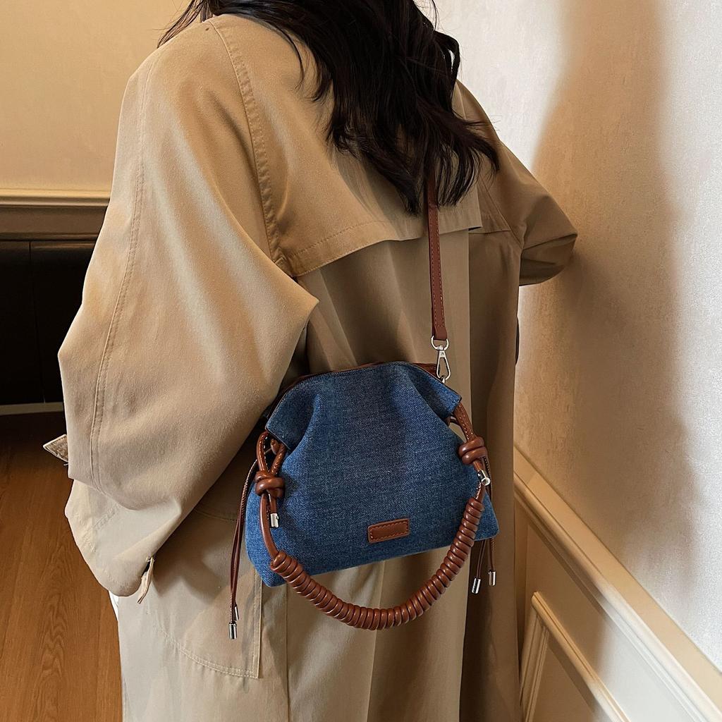 Новая женская сумка для работы 2025 года, новая универсальная сумка через плечо, сумка-мессенджер, нишевый дизайн, джинсовая сумка-ведро