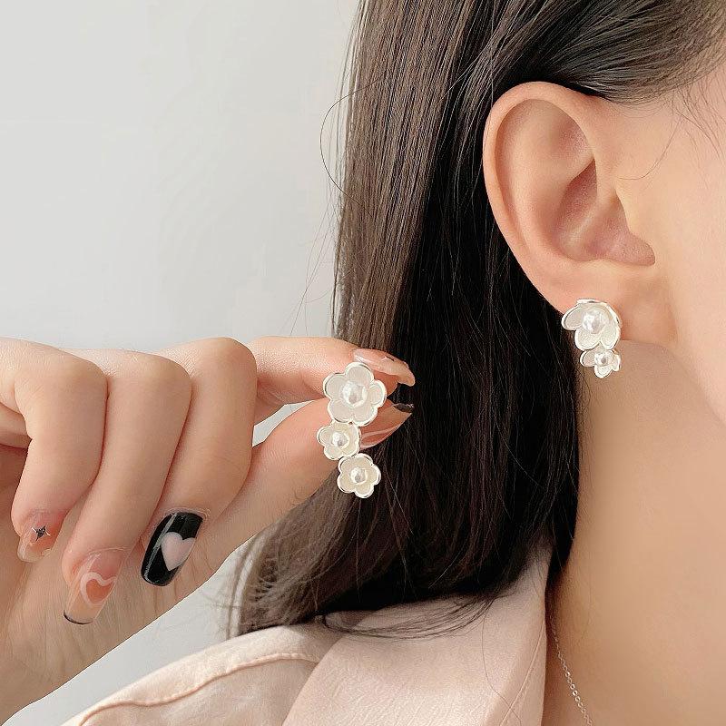 Asymmetrical Flower Earrings Temperament Lady High-end Niche Design Earrings
