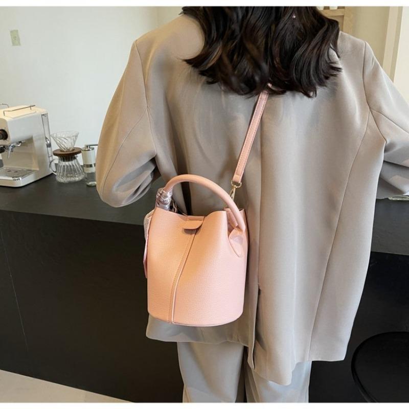 Изысканная и модная ручная сумка для женщин. Новинка 2024 года. Универсальная сумка-ведро в стиле вестерн с высококачественной и модной сумкой через плечо.