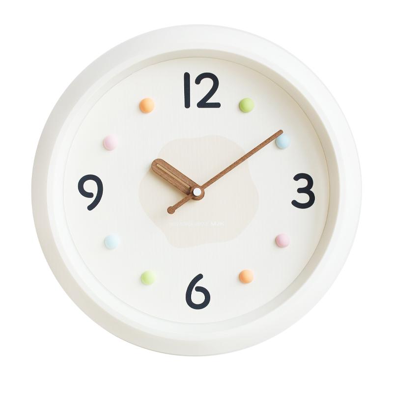 Часы настенные часы гостиная 2025 новый дом мода бесшумные простые креативные часы настенные кремовые ветер