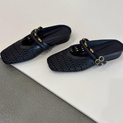 Модная обувь женская 2025 Новые женские тапочки с закрытым носком Модные уличные Металлическая отделка Платье Бестселлер Женские сандалии Zapatos