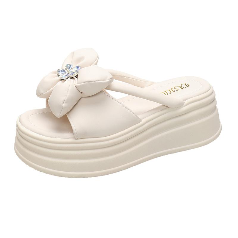 Крутые тапочки на толстой мягкой подошве для женской уличной обуви 2025 новый летний модный универсальный фасон тапочек-маффинов