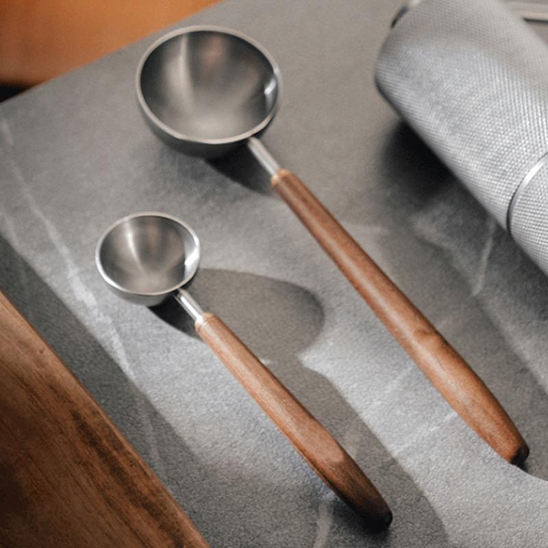 Деревянная ручка Нержавеющая сталь Кофейная ложка Столовая ложка Мерная ложка Дерево грецкого ореха Длинная ручка Кофейные ложки Украшение для кафе