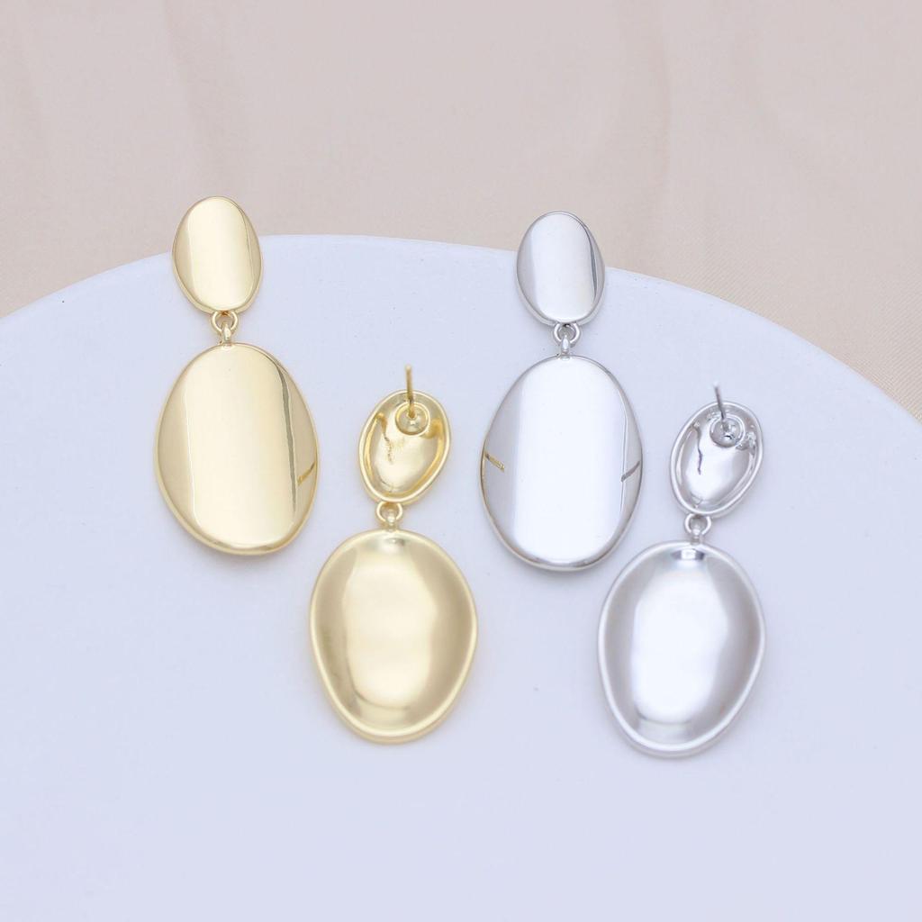 S925 Silver Needle Oval Earrings for Women - Elegant, Smooth, Light Luxury, Real Gold Color Retention.