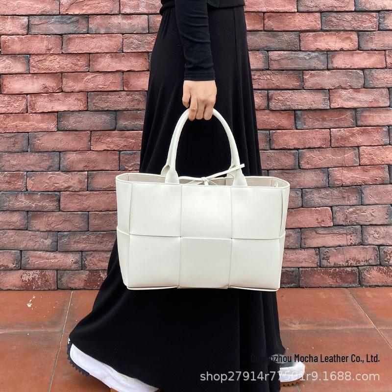 Сумка-тоут из натуральной кожи Six-Grid, весна/лето 2024 г.