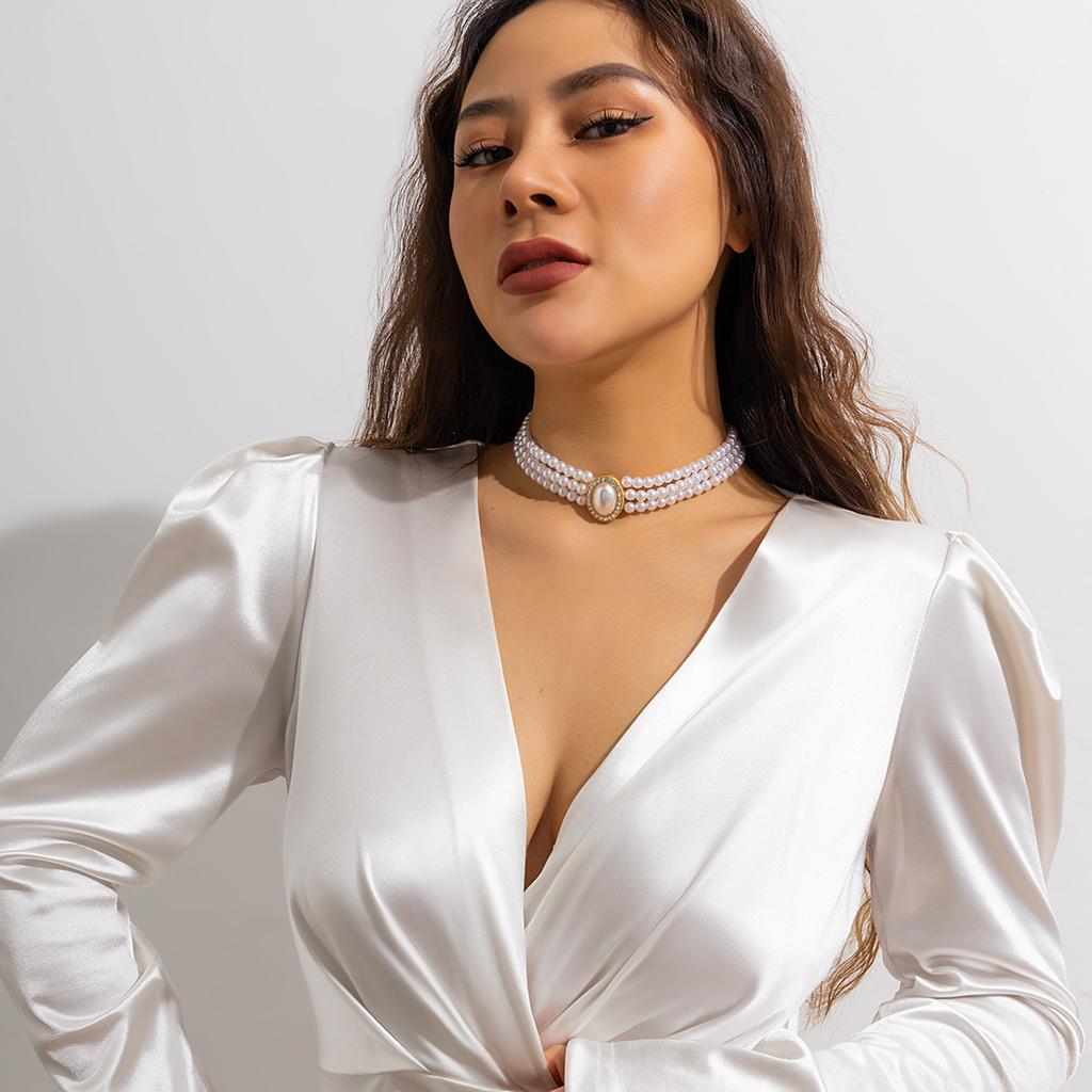 French Elegant Multi-layer Imitation Pearl Neck Chain Temperament Light Luxury Beaded Round Pendant Necklace