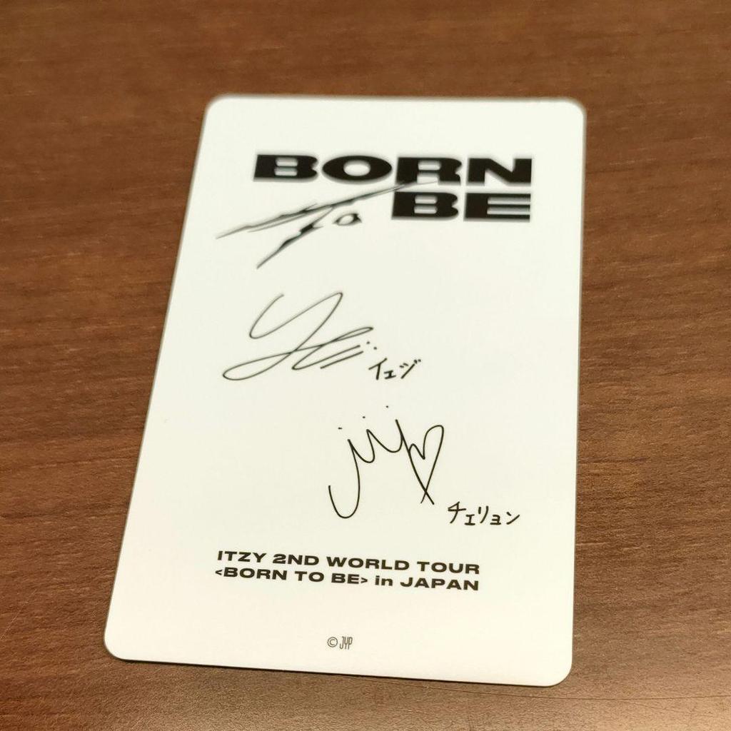 [USED] ITZY Waltz Osaka Venue Exclusive Bonus Trading Card Unit Yeji Chaeryeong