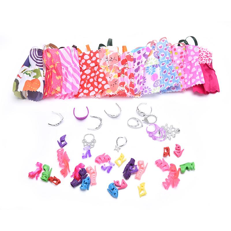 35 шт. Одежда для Барби, 12 шт. юбок + 12 пар туфель на высоком каблуке + 5 5 корон + 6 ожерелий