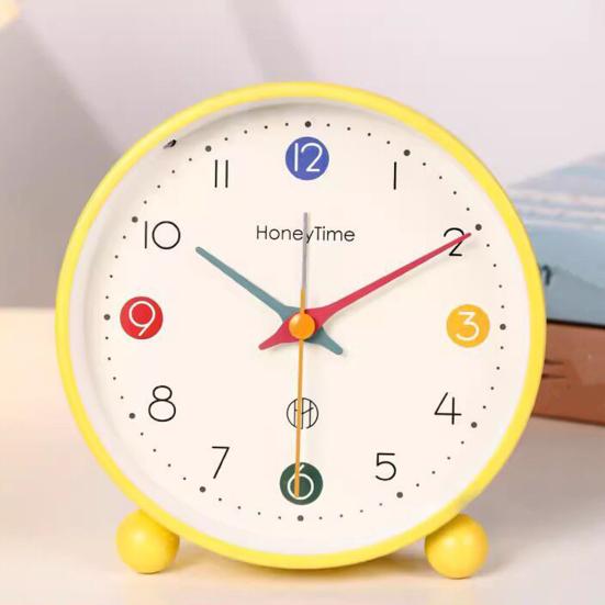 Yousheng Analog Alarm Clock with Night Light Non-Ticking Silent Battery Operated Bedroom Desktop Digital Quartz Clock Children Students Birthday Gift