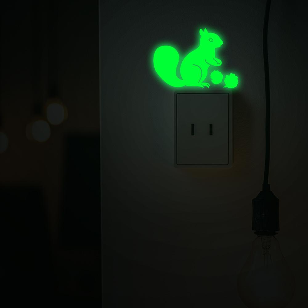 Fun-yg004 Светящаяся в темноте шишка белки для спальни, гостиной, входной выключатель с наклейками на стену в стиле домашнего ландшафта