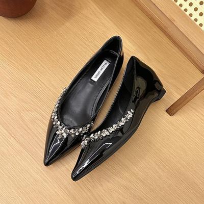 Остроносые маленькие вечерние туфли 2025 весна новые мягкая подошва стразы с юбками лакированная кожа увеличивающие рост на плоской подошве одинарные туфли женские