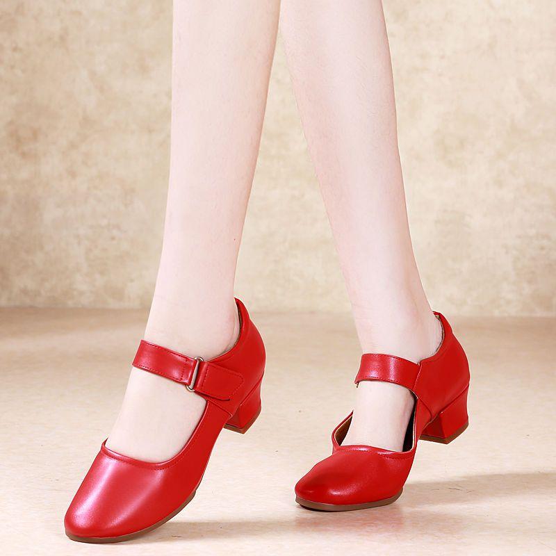 Кожаные туфли на среднем каблуке с мягкой подошвой красные для социальных танцев для среднего и пожилого возраста, нескользящие, на высоком каблуке, танцевальные женские туфли