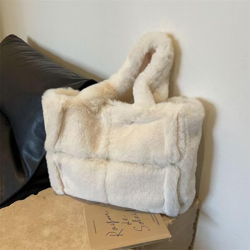Большая вместимость Niche Plush Tote Bag Модная женская сумка Trend Portable Shoulder