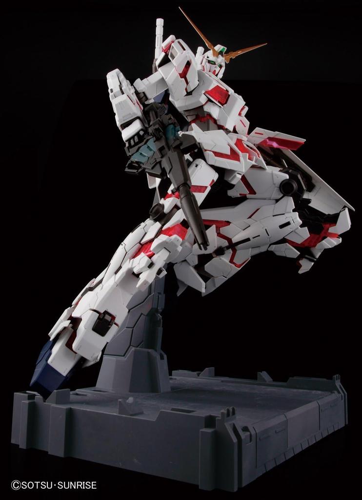 BANDAI SPIRITS Пластиковая модель PG Mobile Suit Gundam UC Unicorn Gundam RX-0 1/60 с цветовой кодировкой