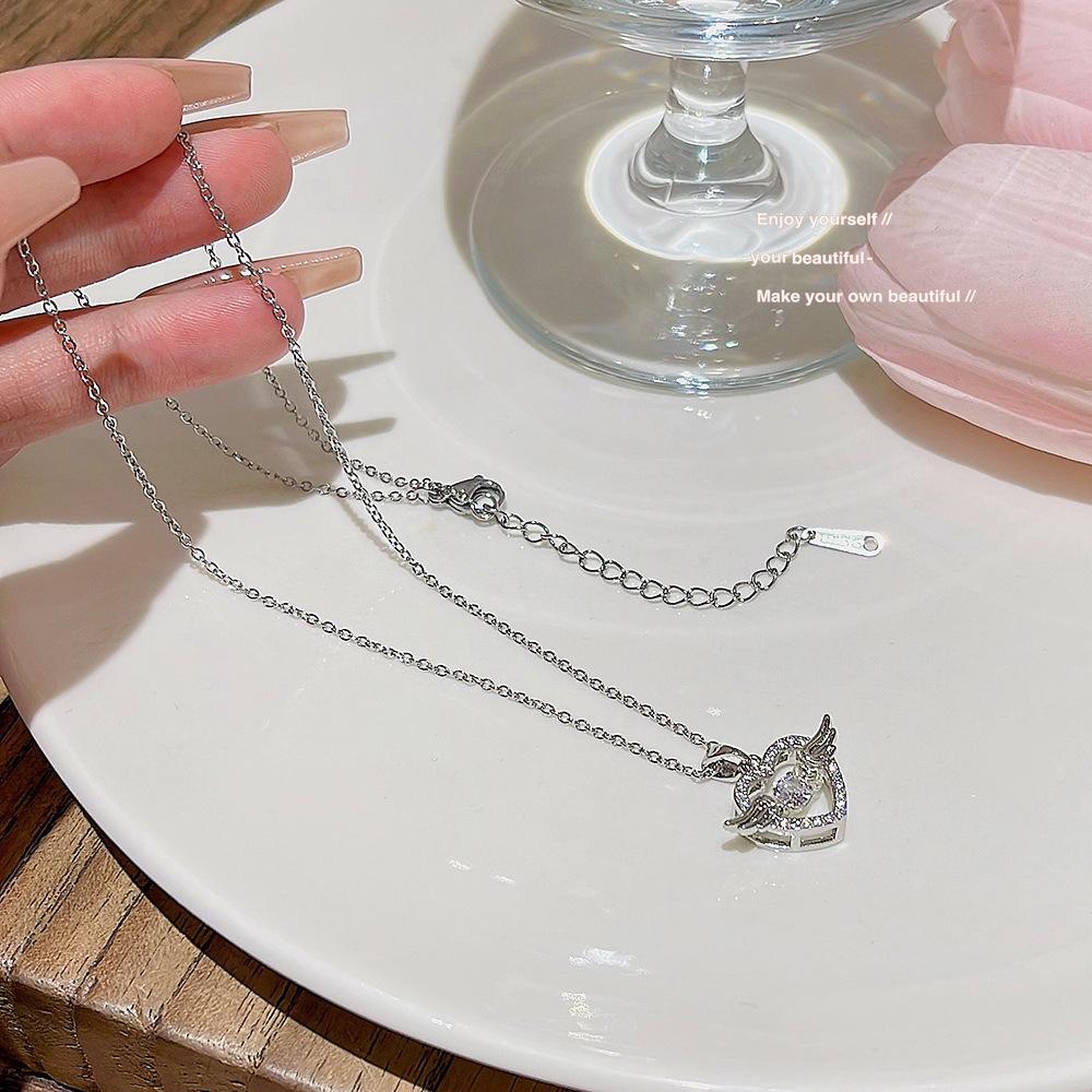 Умное ожерелье-ангелочек, ювелирное изделие для девочки, ниша, инкрустированная цирконием, подвеска в виде любви, роскошный изысканный титановый кулон на ключицу.