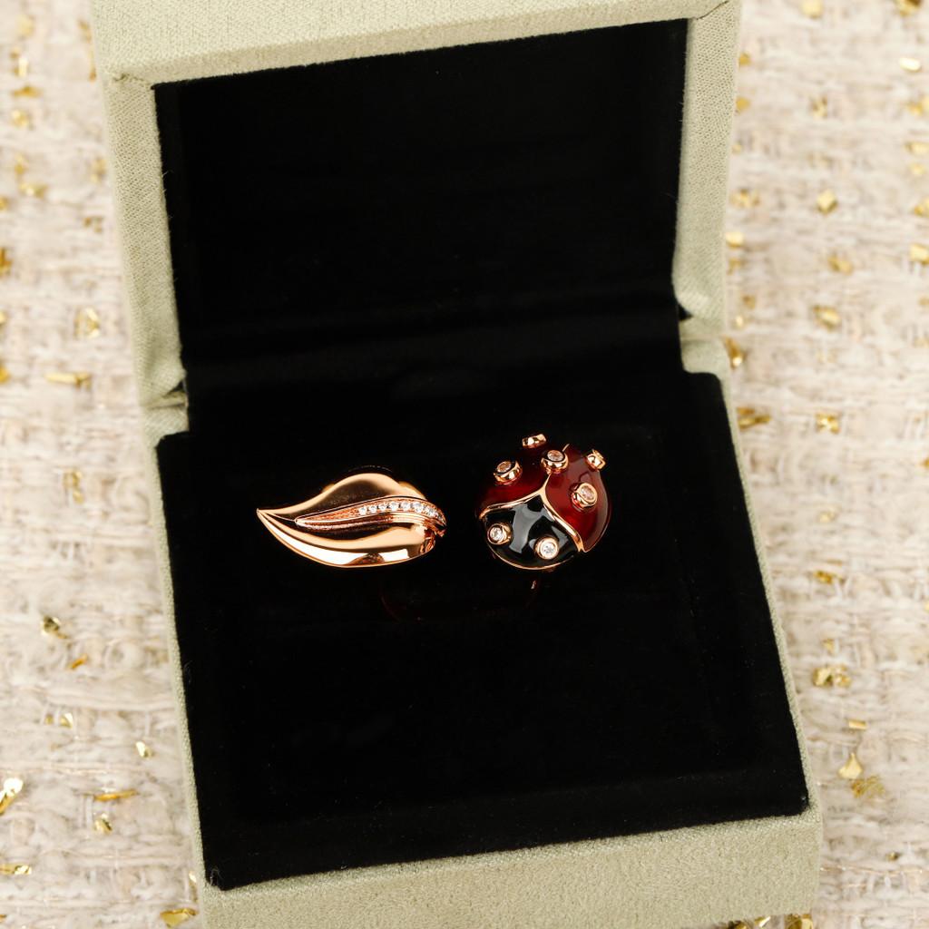 Кольцо Божья коровка Цветок Изготовлено из розового золота, сердолика и оникса Женские украшения Новый повседневный наряд Тема Возрождения всего