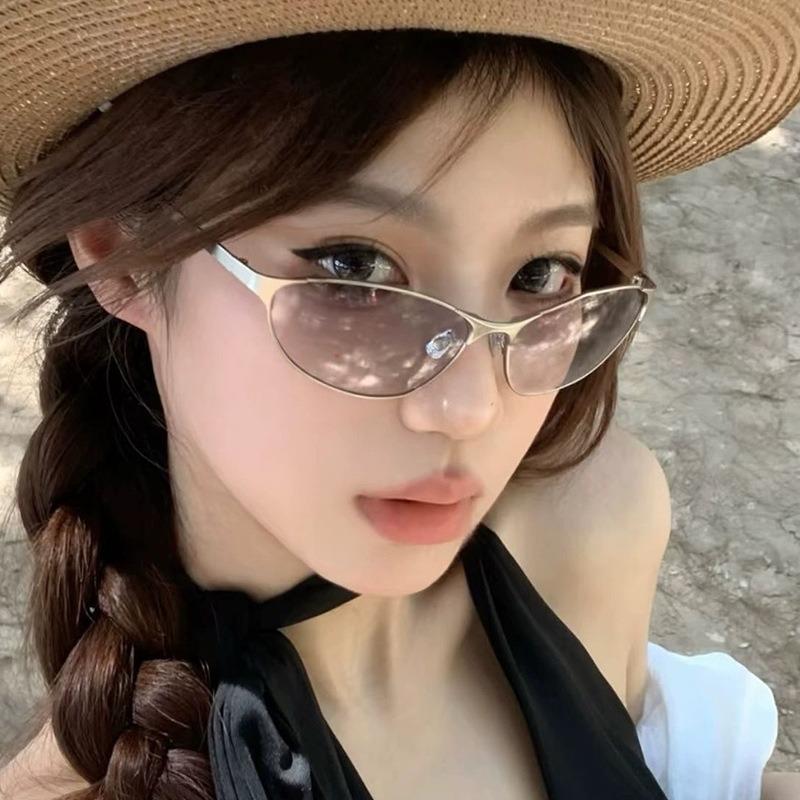 Metal Cat Eye Y2K Sunglasses Influencer Matched Unique Eyewear Street Snap UV Shield Fashion Shade Ladies Trendy Metallic Frame