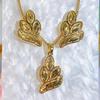 CMM 2PCS Retro Palace Jewelry Set Golden Leaf Shape Brushed Craft Clavicle Chain Pendant Necklace Earrings Women's Party Jewellery Accessories