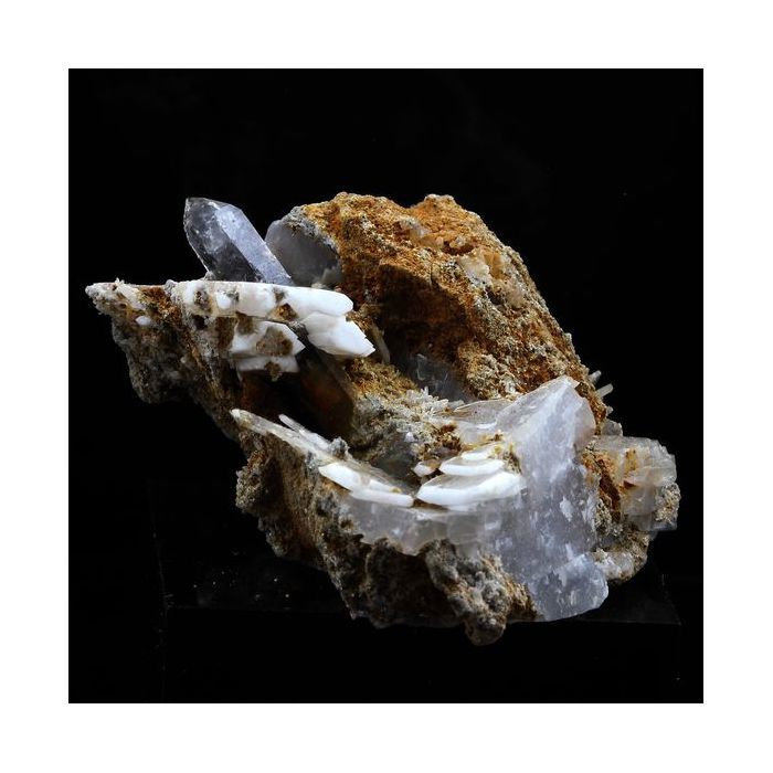 Pierres et Minéraux. Quartz + Baryte. 524.5 ct. La Mure, Isère, France..