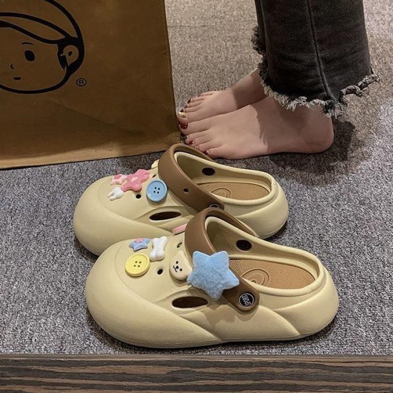 Лето 2023 г. Женские милые тапочки с мультяшным принтом: Сандалии Baotou для улицы и дома