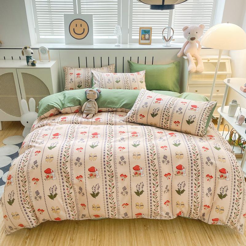 Комплект из четырех предметов: кровать с цветочным узором, комплект из стираных одеял, комплект из трех предметов для одноместной спальни