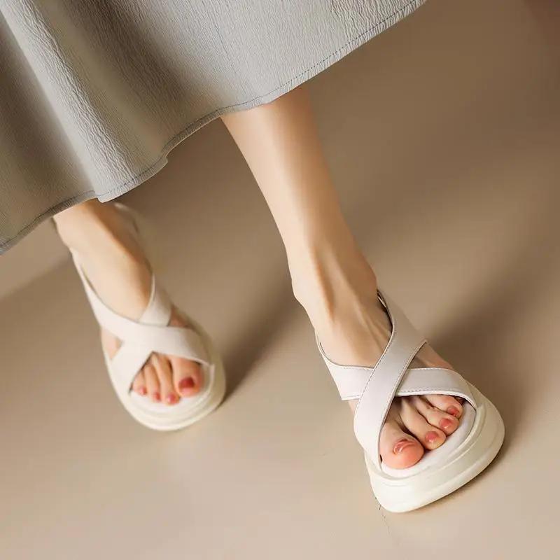 Весна 2024 года, новые черные гигантские мягкие гигантские удобные сандалии на толстой подошве с простым модным увеличением, женские римские сандалии